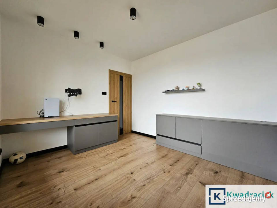 Dom wolnostojący 983m2 Besko mieszkalny sprzedam