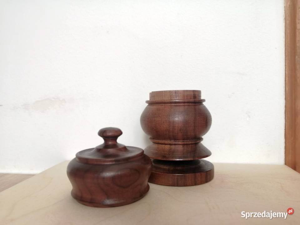 Stary drewniany zamykany pojemniczek Kraków