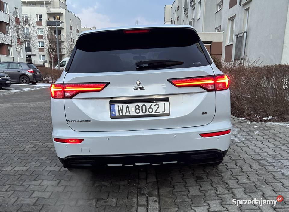 Mitsubishi Outlander IV 2023r 4WD NOWY MODEL automatyczna