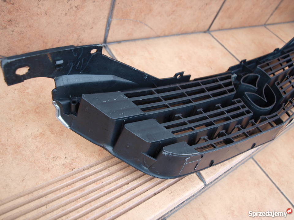 Mazda 626 grill chrom atrapa przód 2000 2002r części blacharskie wielkopolskie Kalisz