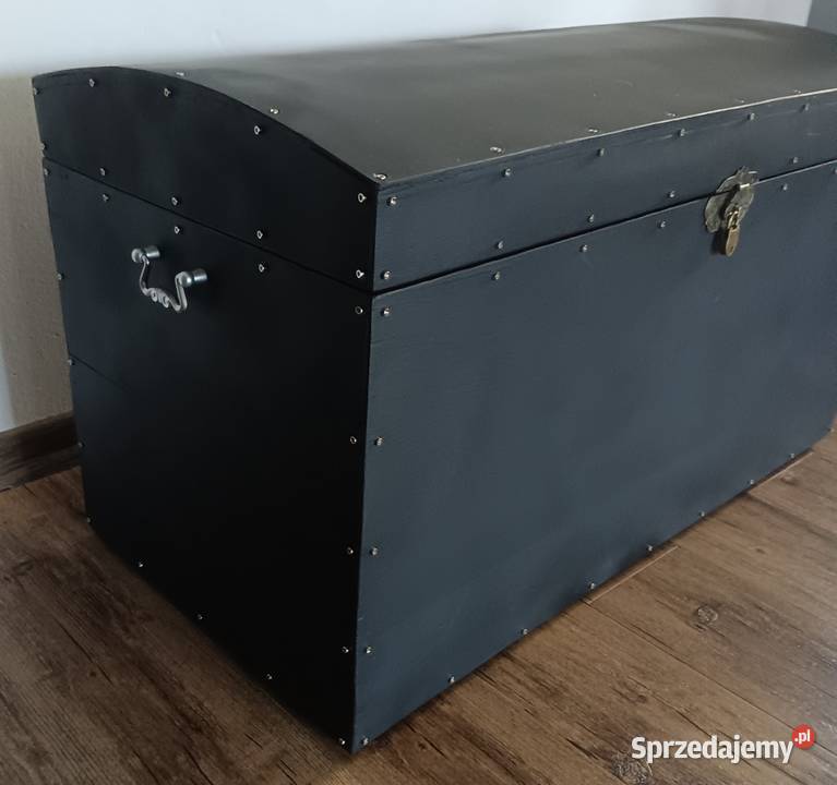 Czarny drewniany masywny kufer estetyka emo goth Zbylitowska Góra