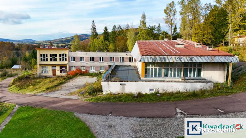 Sprzedaż lokalu 1750m2 Tylawa Ilość pomieszczeń 21