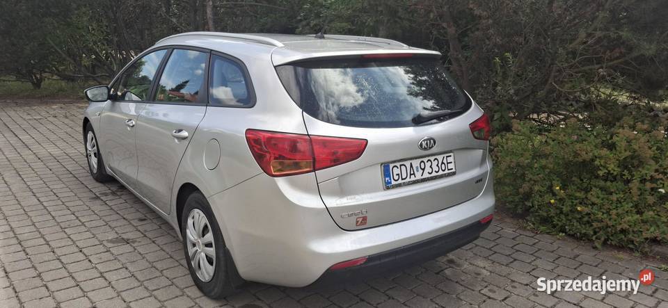 Kia Ceed 16 CRDI combi stan B Rok produkcji 2013 Straszyn