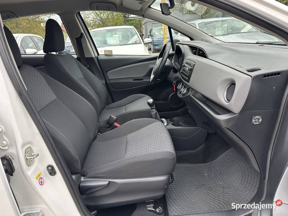 Toyota Yaris 13 benz6 biegówKlimaIsofixSalon FV możliwa zamiana Warszawa sprzedam
