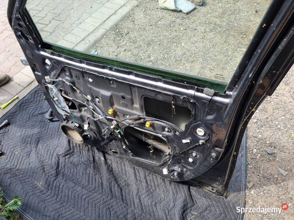 DRZWI PRAWY PRZÓD TOYOTA HILUX VIII DRZWI PRAWY osobowe sprzedam