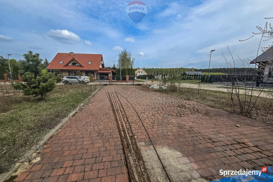 Leonów Działka z budową i mediami 1300 m