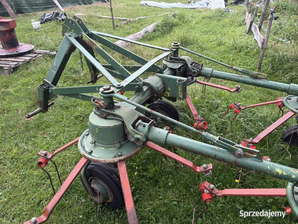 Sprzedam przetrząsarkę 4 gwiazdowo nieuszkodzony Zgrabiarki i przetrząsacze Sadowne