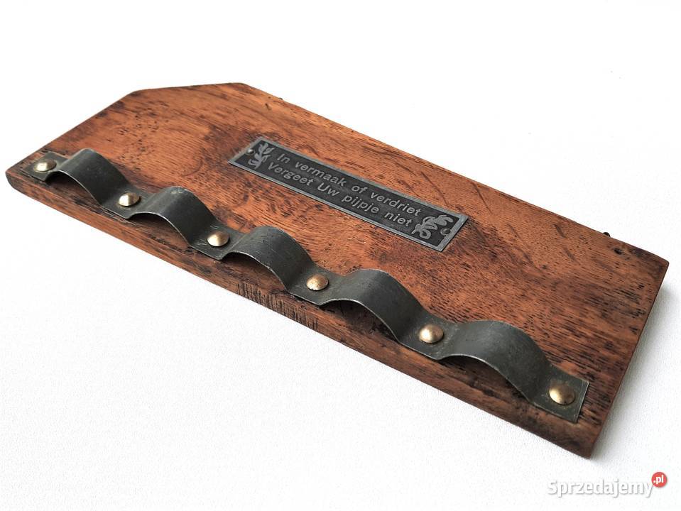 Stara drewniana półka na fajki