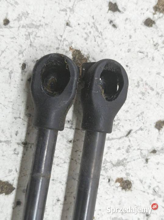 SIŁOWNIK KLAPY BAGAŻNIKA PRAWY LEWY TYŁ KPL Rok produkcji 2020