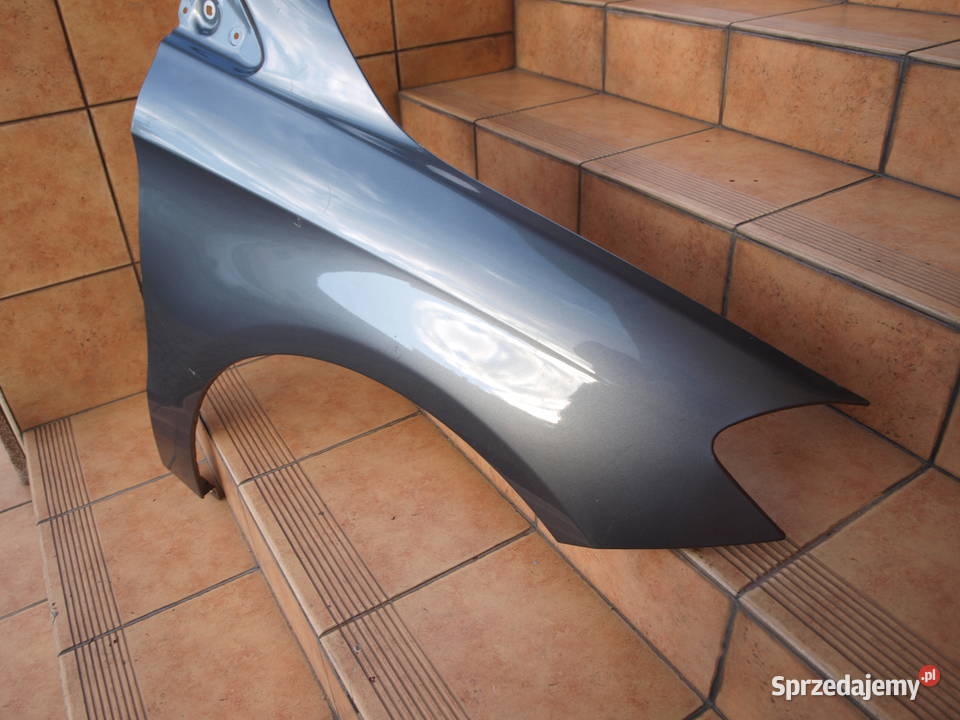 Mercedes B klasa W246 błotnik prawy przód 2012 osobowe