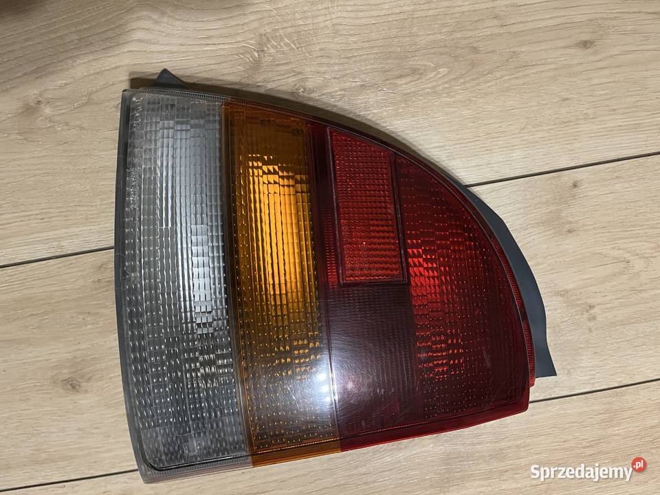 Lampa prawa tył tylna do Toyota Starlet p9 Lipsko