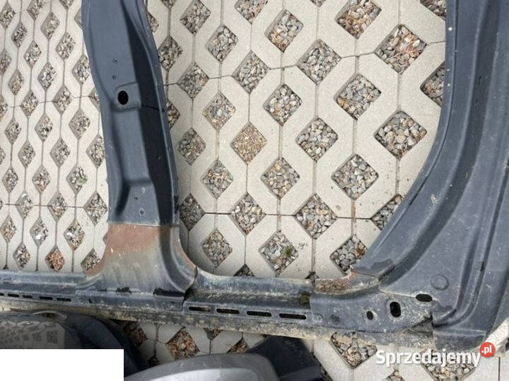 Isuzu D poszycie ramka lewa słupek Kozubszczyzna sprzedam