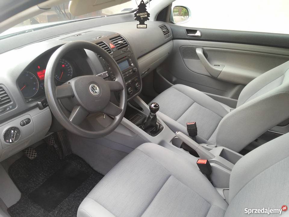 Volkswagen Golf Volkswagen GOLF V 16 102 NIE FSI Rok produkcji 2005 Koźle