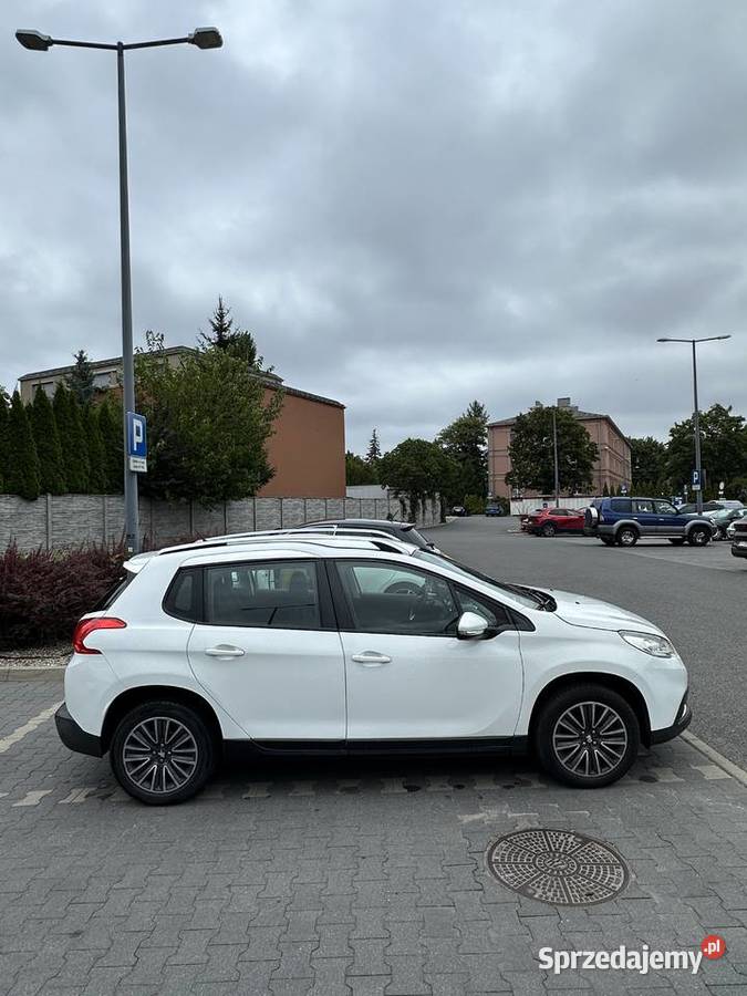 Peugeot 2008 12 Benzyna 2013 r Biały garażowany Poznań