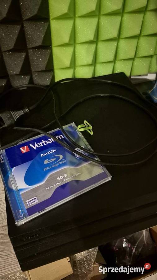 Konsola 4 pro 1tb z Goldhen 3 pady 9 gier