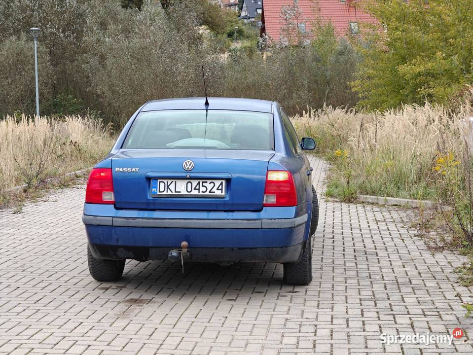 Volkswagen Passat B5 16 1998 r niebieski 1600cm3 Kłodzko