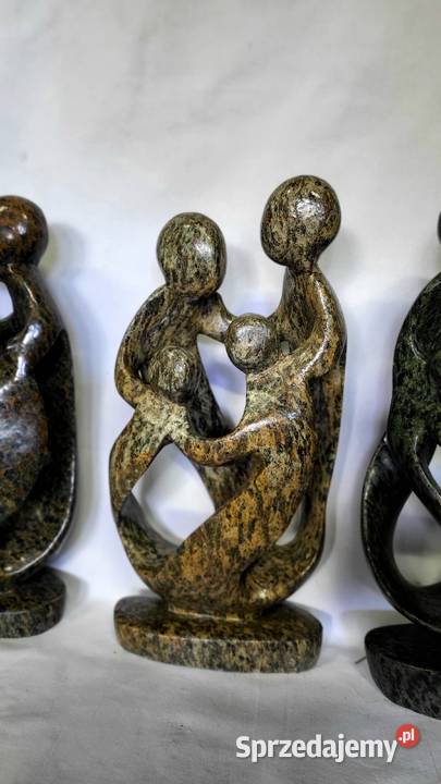 Abstrakt rzeźba afrykańska z kamienia wielokolorowy