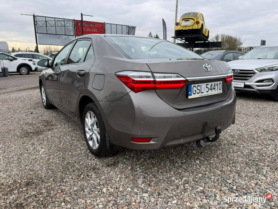 Toyota Corolla Seria E16 2012 manualna