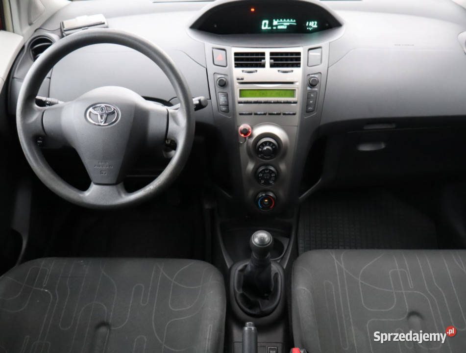 Toyota Yaris 10 VVTi czerwony mazowieckie Piaseczno
