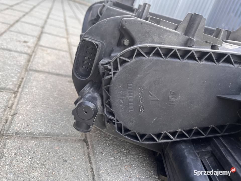 Volkswagen Touran I Lampa przednia 0301205201 osobowe