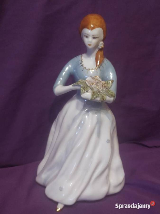 Porcelanowa figurka tancerka z kwiatami PRL Porcelana i szkło Dębno sprzedam