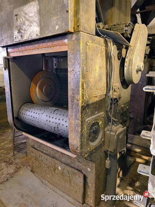 Oczyszczarka wirnikowo taśmowa OWT 120C DOZAMET