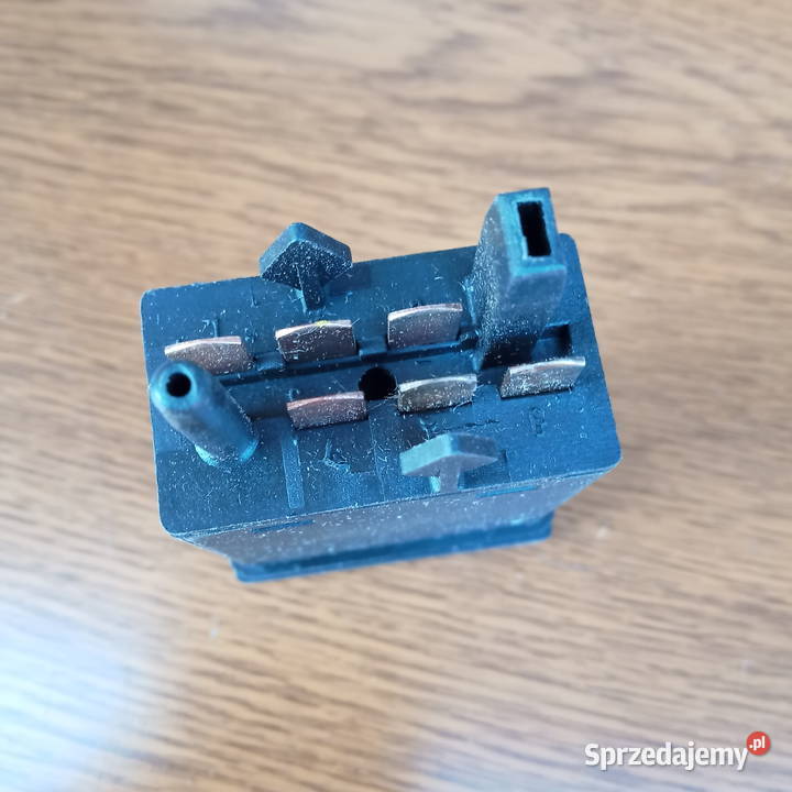 Passat B5 Przycisk podgrzewania szyby 3B0959621C Części