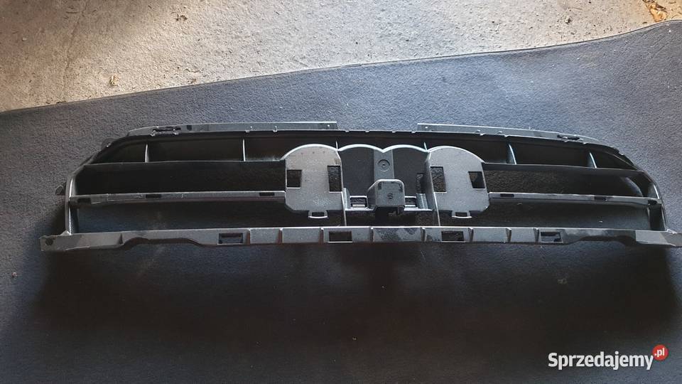 Mocowanie emblematu grilla audi a4 b8 s4 rs4