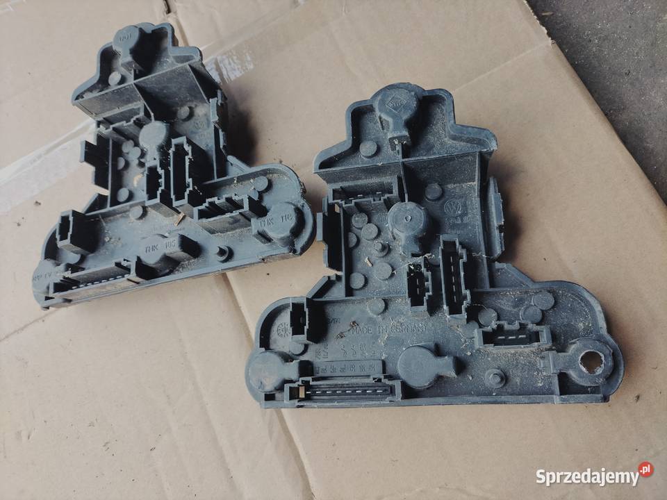 VW GOLF 3 III WKŁAD LAMPY TYŁ TYLNEJ 1H6945257 Kamień-Kolonia