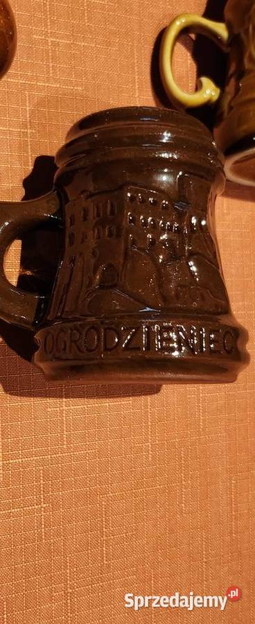 Trzy porcelanowe kufle Szklanki i kufle