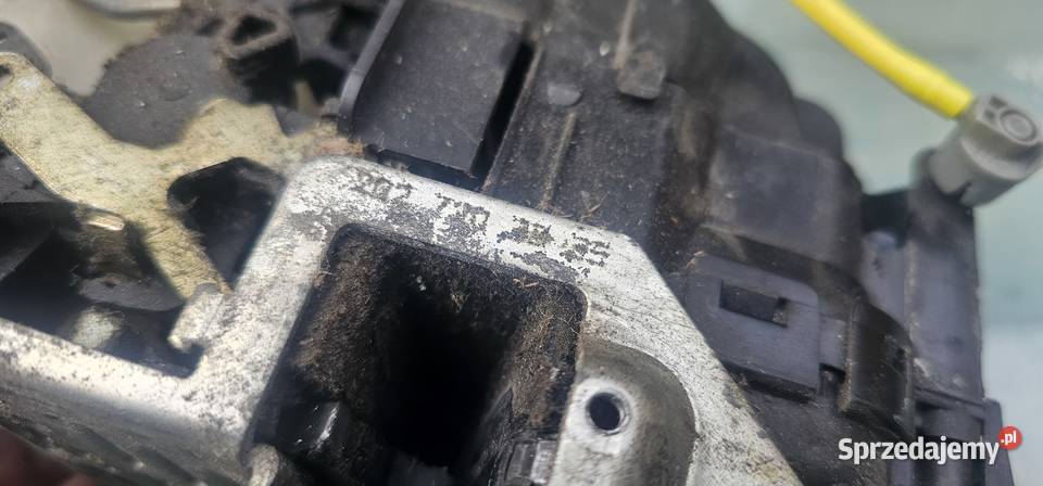 Zamek drzwi lewy przód mercedes w210 2027203535 Zbąszyń