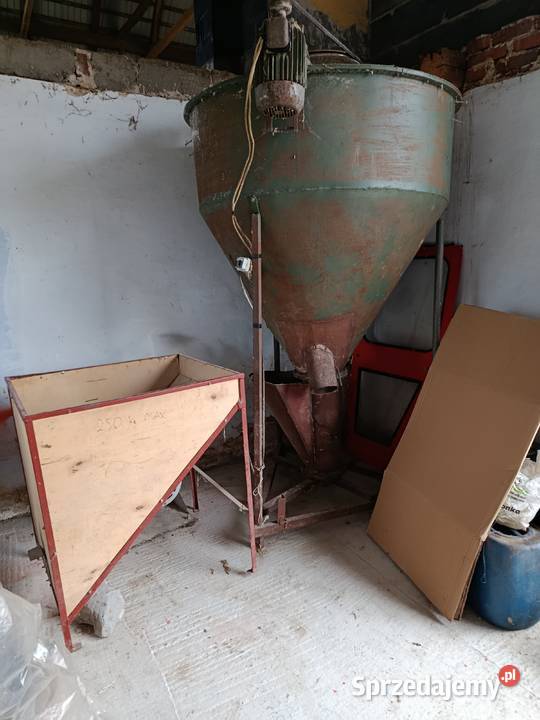 Mieszalnik pasz śrutownik ssąco tłoczący Ropczyce