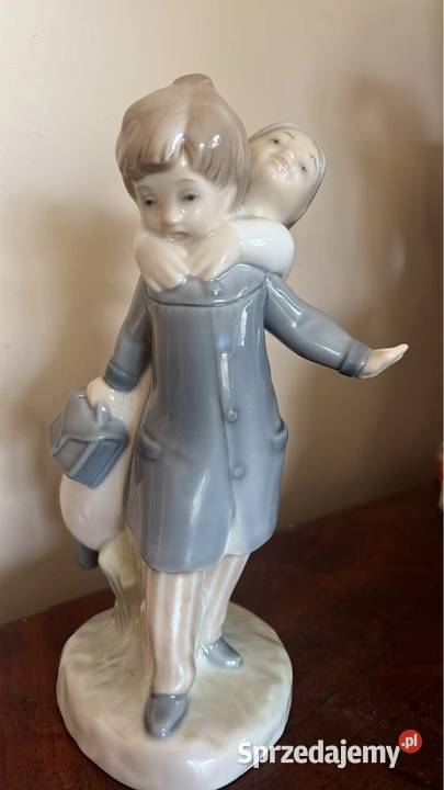 Figurka chłopca z teczką i z dziewczynką Z Gdańsk sprzedam
