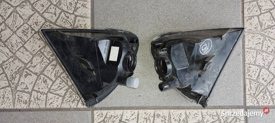 Toyota Avensis 20002001 2002 kierunkowskaz prawy Kierunkowskazy dolnośląskie Byków