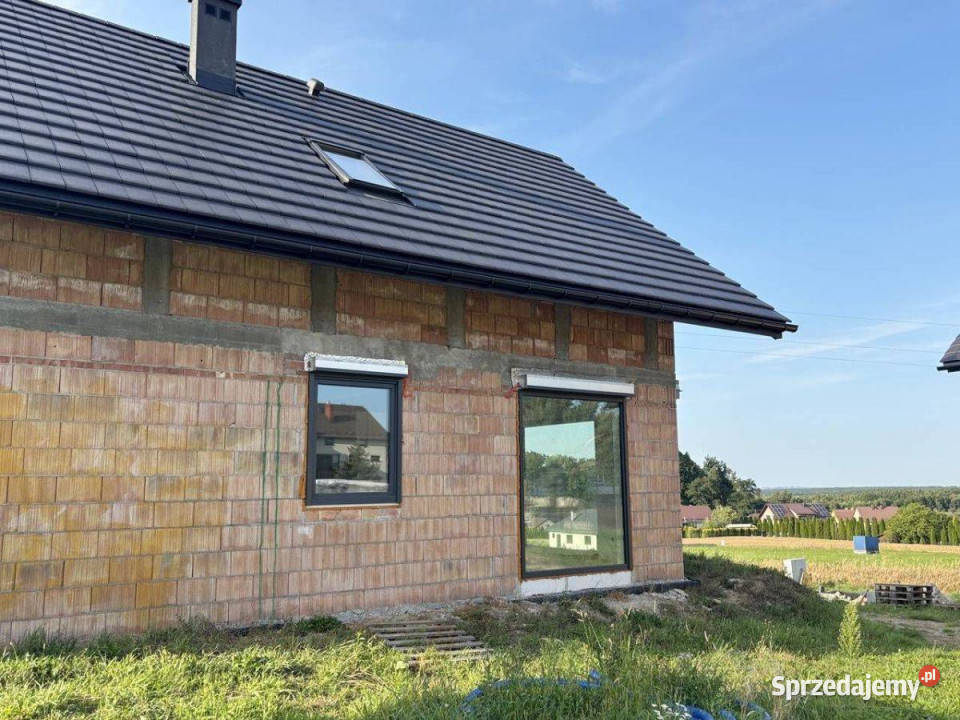 Szarów dom wolnostojący deweloperski