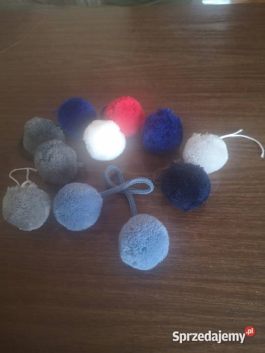 Sprzedam pompony do czapek pojedyńcze i na Produkcja Dęblin