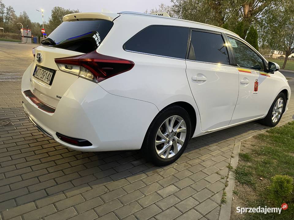 toyota Auris hybryda LPG 2018 kombi Łomianki Dolne
