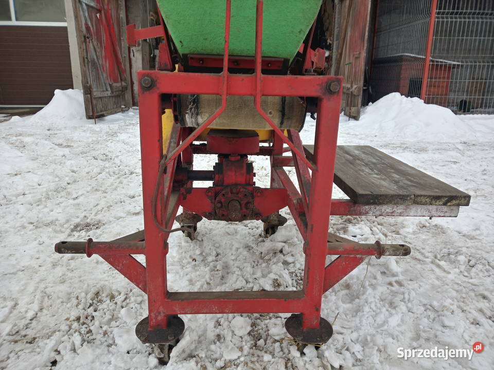 Rozsiewacz do nawozów i wapna MOTYL 400l Mykanów