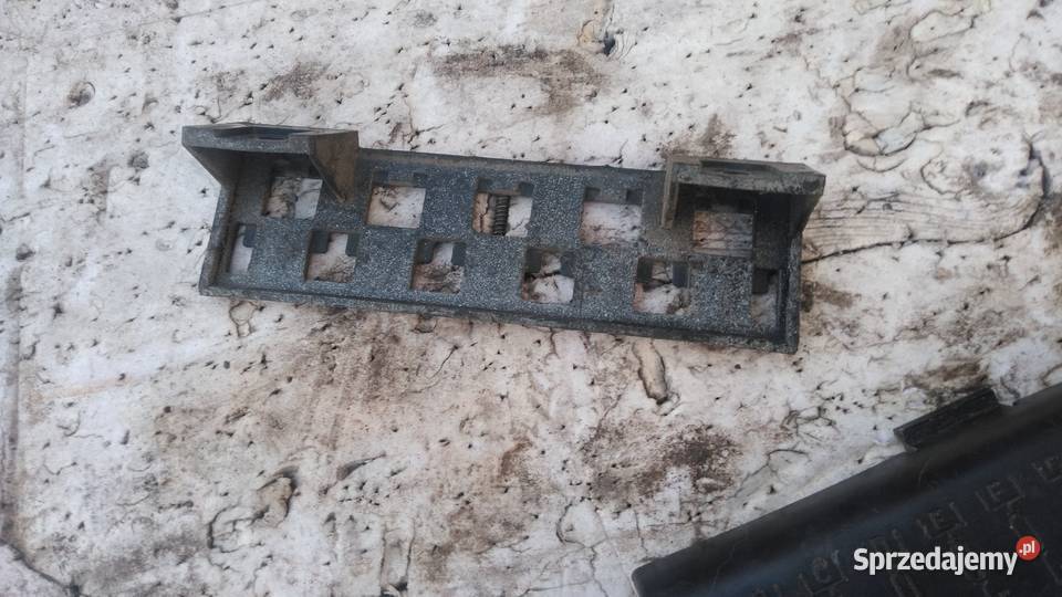 Fiat 125 skrzynka bezpiecznikow popielniczka