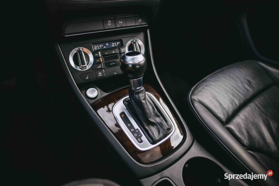 Audi Q3 20 220 automat tiptronic benzyna czarna Zarejestrowany w Polsce