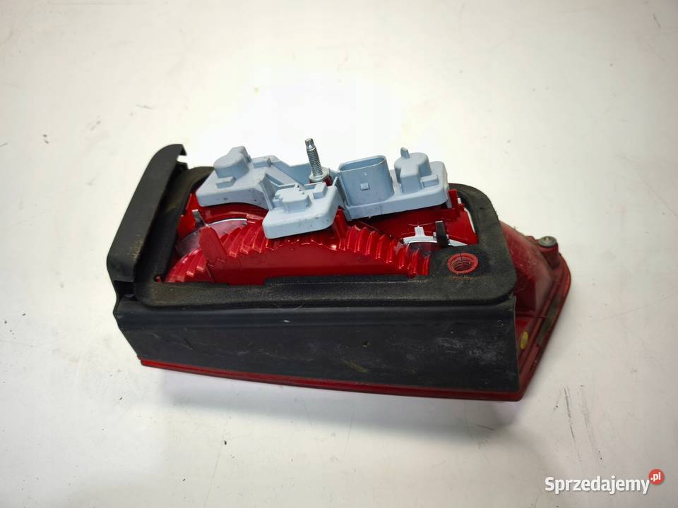 LAMPA PRAWY TYŁ W KLAPĘ AUDI A6 C7 AVANT osobowe sprzedam