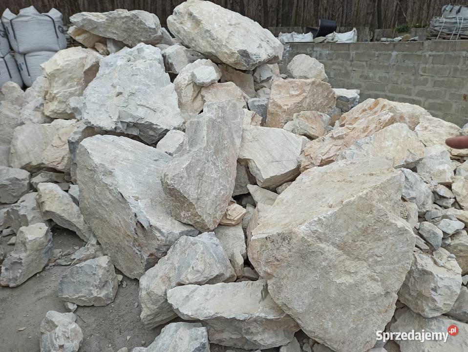 Głazy Kremowe Kamień Duży Głaz Biała Marianna Jaworzno