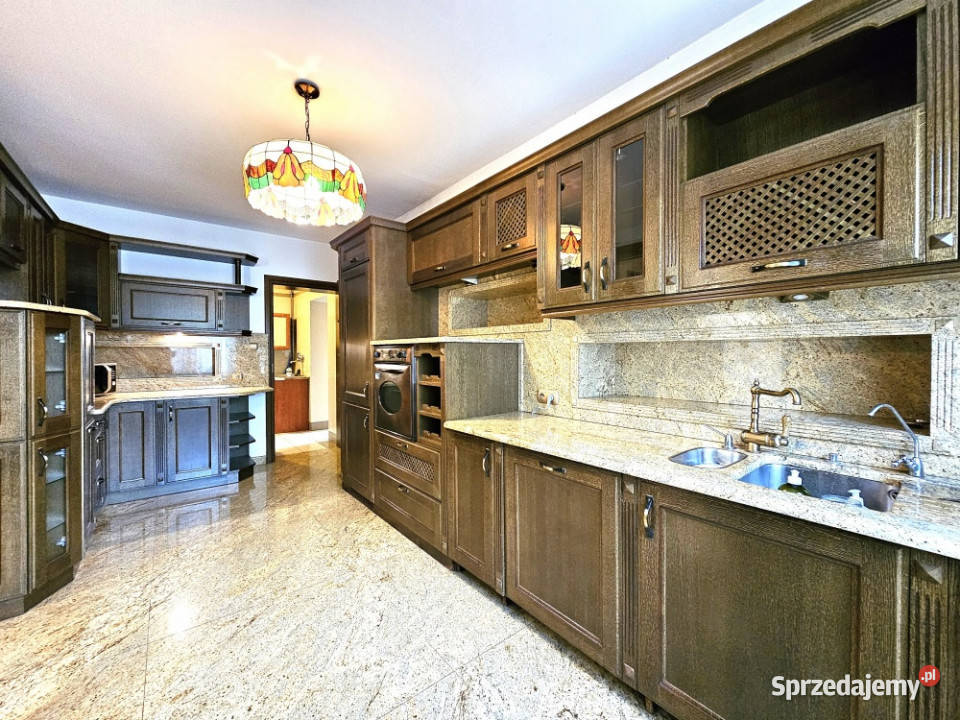 Elegancki dom wolnostojący 250 m2 Wysoki Urzut