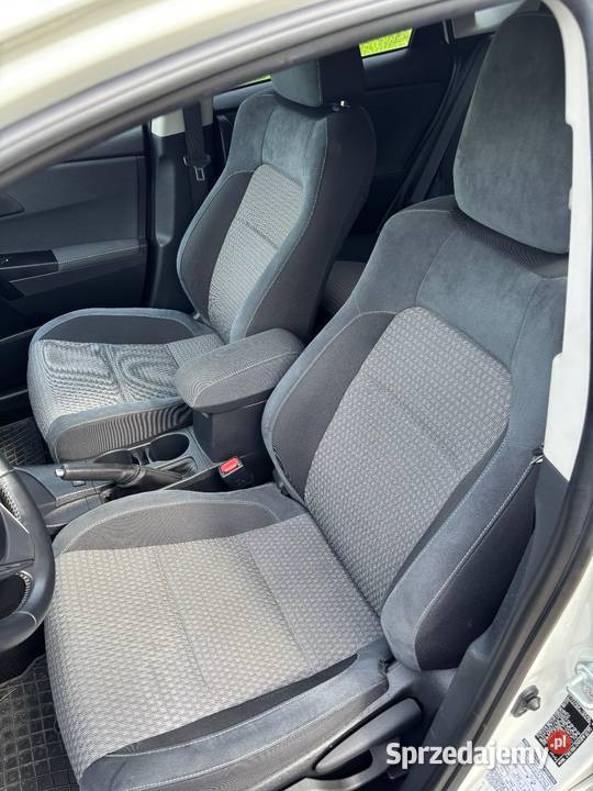 Toyota Auris 2018 Selection 18 Hybrid Rok produkcji 2018 Auris Niemce sprzedam