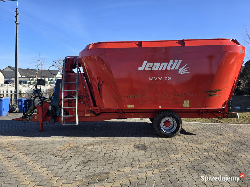 Wóz paszowy ze ścielarką JEANTIL MVV 23 m3 2012 Wizna