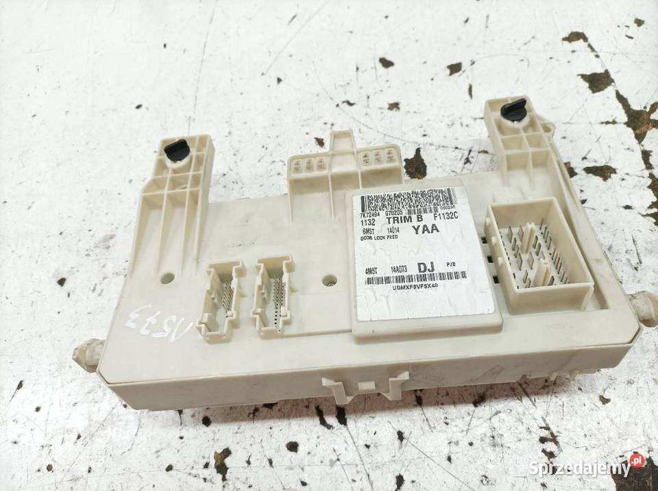 SKRZYNKA BEZPIECZNIKÓW 4M5T14A073DJ Ford Focus Skrzynki bezpieczników sprzedam