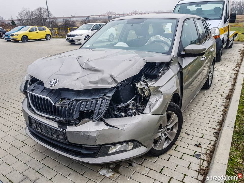 Soda Fabia III uszkodzona pierwszy właściciel światła do jazdy dziennej Konin sprzedam