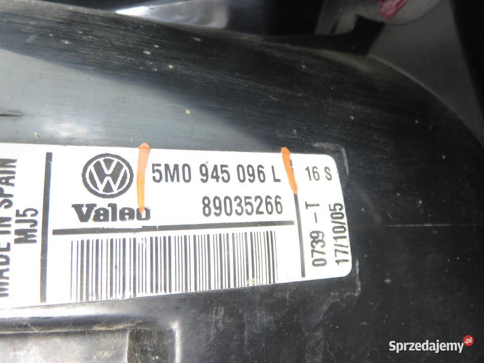 LAMPA PRAWA TYLNA VW GOLF PLUS 5M1 521