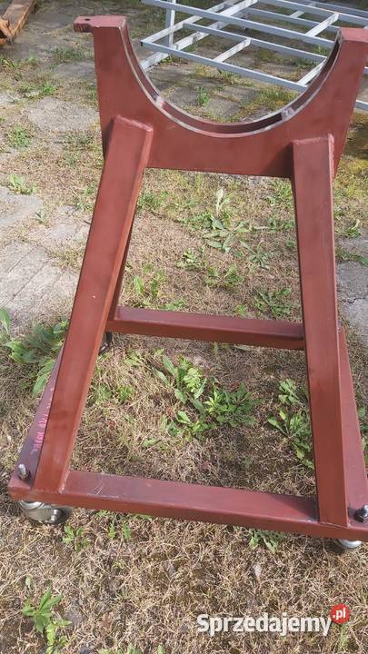 Mocna podstawkakobyłka na kółkach