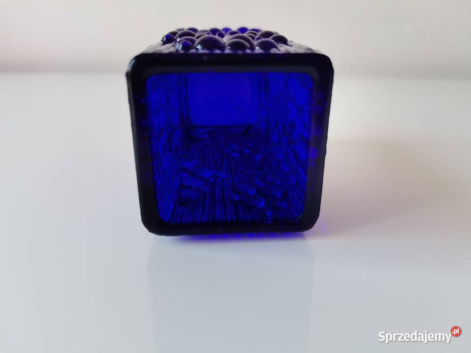 Stary mały niebieski wazon szkło kobaltowe